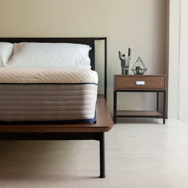 best mattress for seniors, mattress in bed, pocket spring bed